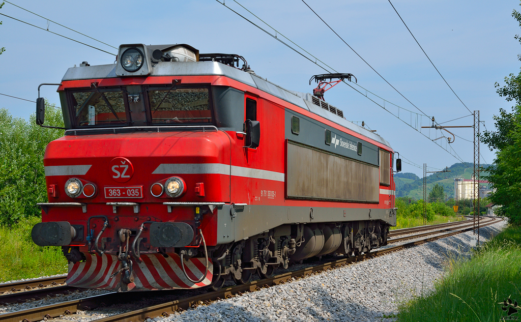 S 363-035 fhrt als Lokzug durch Maribor-Tabor Richtung Tezno Verschiebebahnhof. /15.7.2013