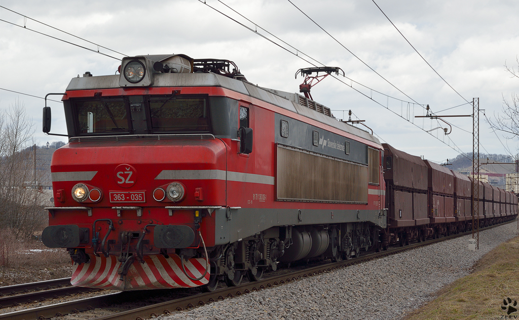 S 363-035 zieht lehren Erzzug durch Maribor-Tabor Richtung Hafen Koper. /6.3.2013