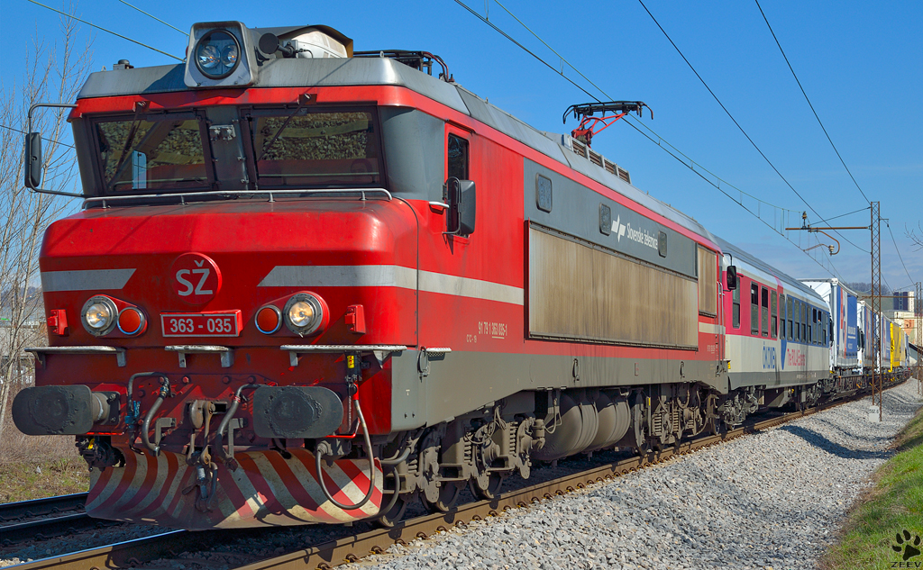 S 363-035 zieht LkW-Zug durch Maribor-Tabor Richtung Tezno Verschiebebahnhof. /10.4.2013