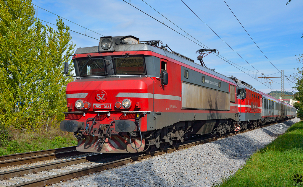 S 363-038 zieht EC151 'Emona' durch Maribor-Tabor Richtung Ljubljana. /15.10.2012