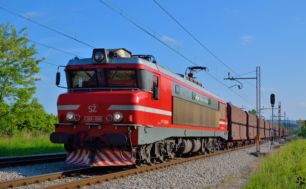 S 363-038 zieht Erzzug durch Maribor-Tabor Richtung Norden. / 15.5.2012