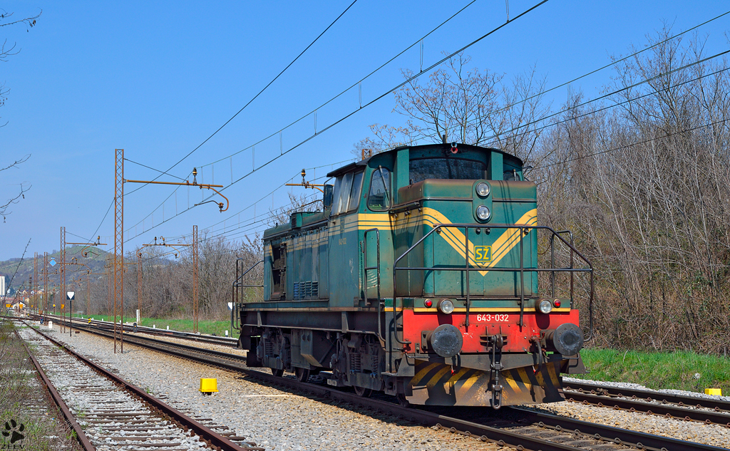 S 643-032 fhrt als Lokzug durch Maribor-Tabor Richtung Studenci Bahnhof. /18.4.2013