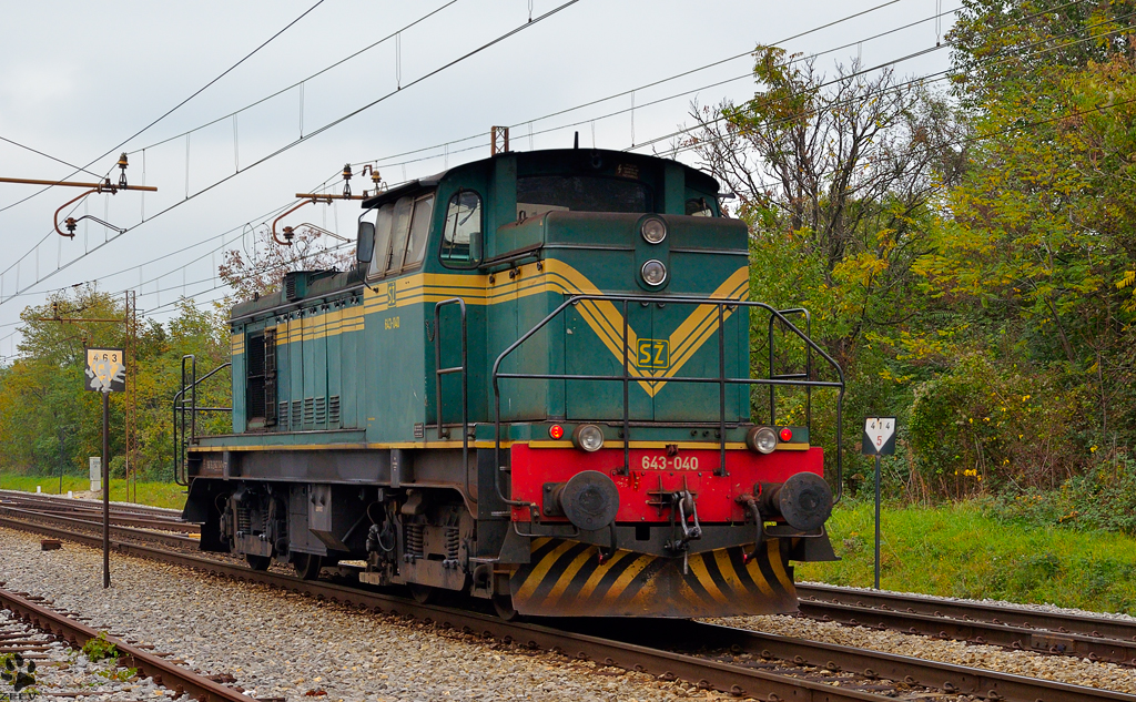 S 643-040 fhrt als Lokzug durch Maribor-Tabor Richtung Maribor Hauptbahnhof. /25.10.2012
