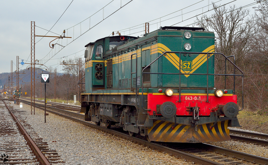 S 643-041 fhrt als Lokzug durch Maribor-Tabor Richtung Studenci. /5.2.2013