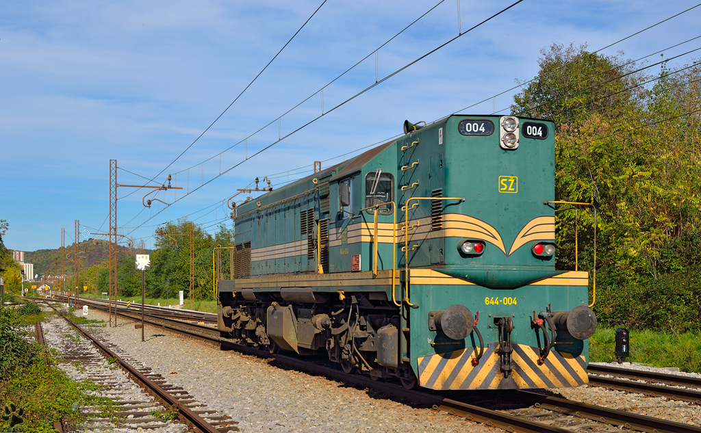 S 644-004 fhrt als Lokzug durch Maribor-Tabor Richtung Studenci. /18.10.2012