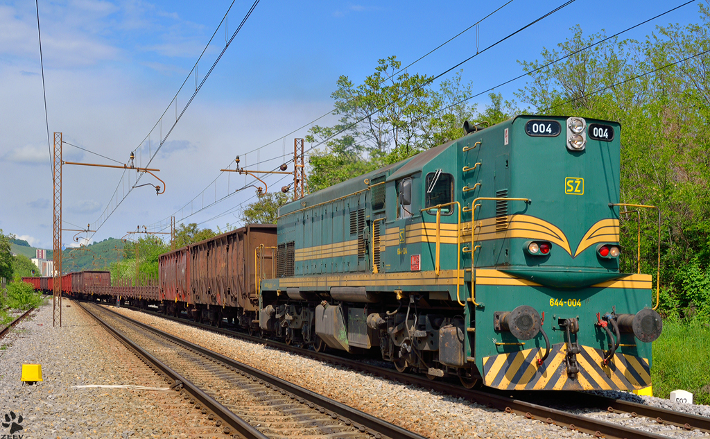 S� 644-004 zieht G�terzug durch Maribor-Tabor Richtung Verschiebebahnhof Tezno. / 4.5.2012