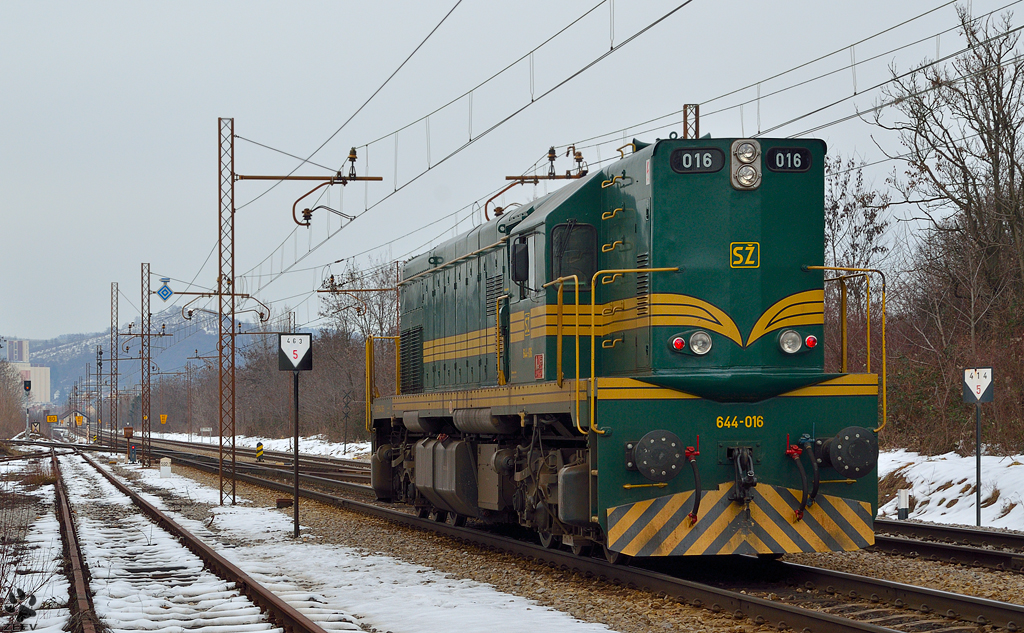 S 644-016 fhrt als Lokzug durch Maribor-Tabor Richtung Studenci Bahnhof. /1.2.2013