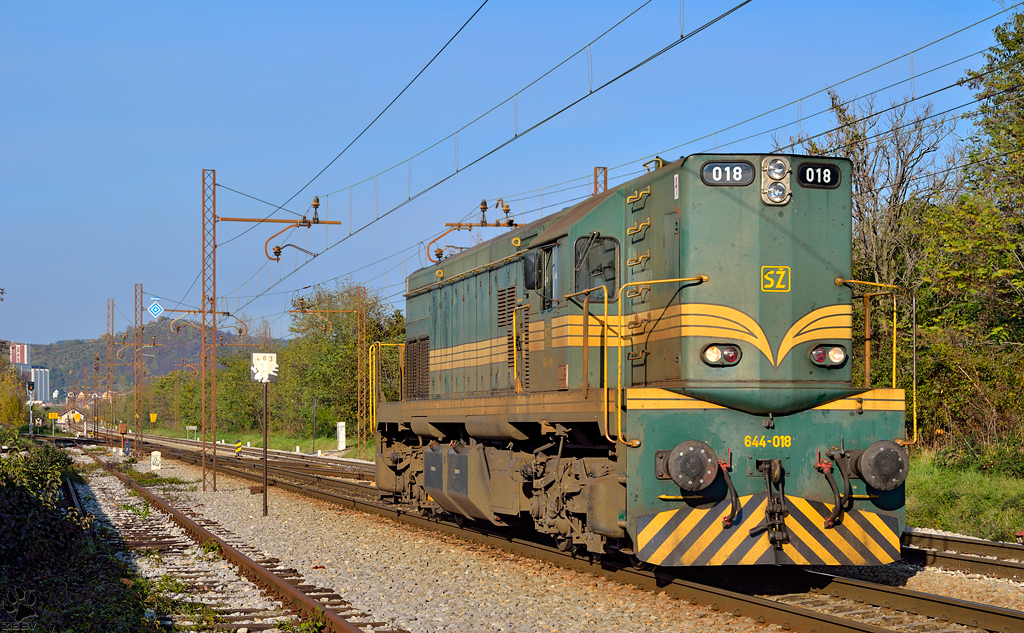 S 644-018 fhrt als Lokzug durch Maribor-Tabor Richtung Studenci Bahnhof. /30.10.2012