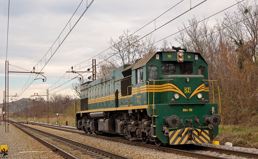 S 664-110 fhrt als Lokzug durch Maribor-Tabor. / 29.3.2012