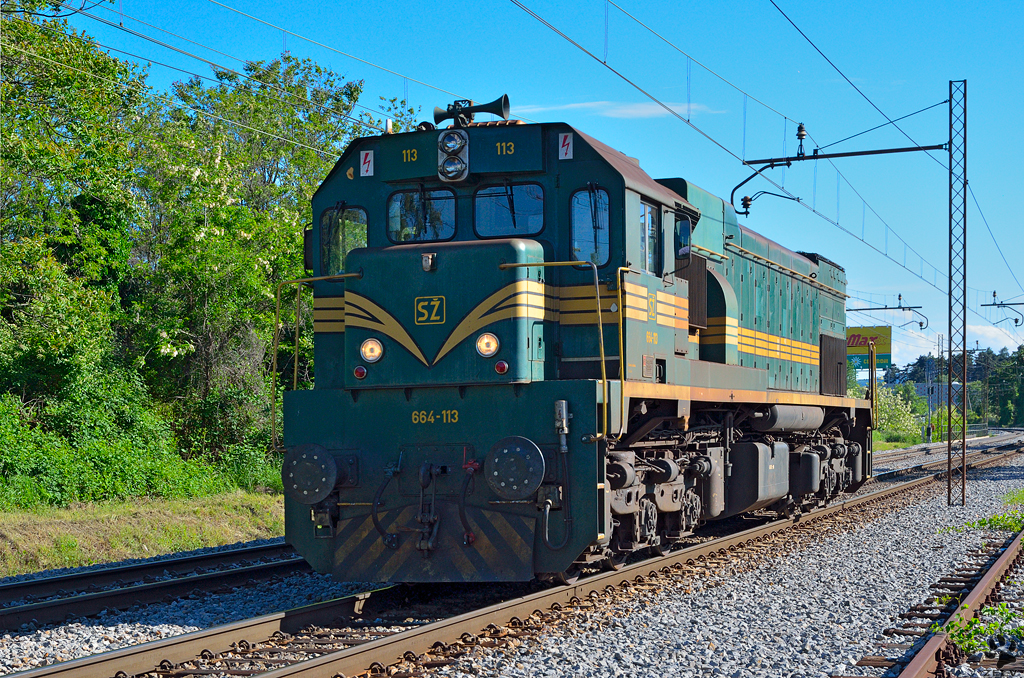 S 664-113 fhrt als Lokzug durch Maribor-Tabor Richtung Studenci. /18.5.2013