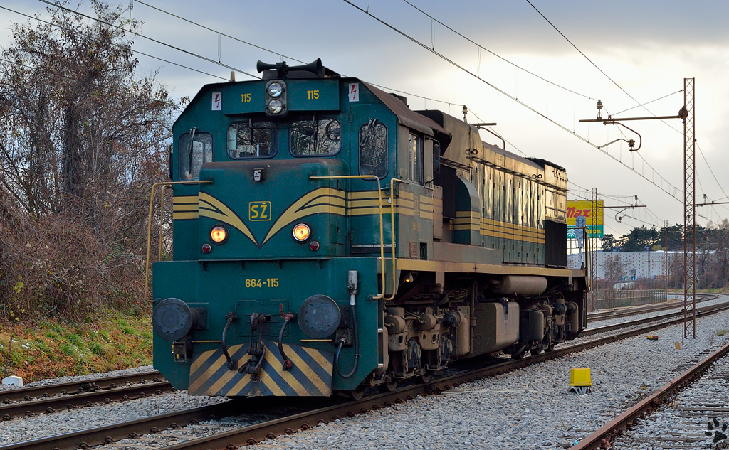 S 664-115 fhrt als Lokzug durch Maribor-Tabor Richtung Studenci Bahnhof. /3.12.2012