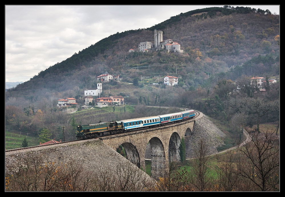 S 664-118 in Branik auf der Karstbahn(11.12.2010).