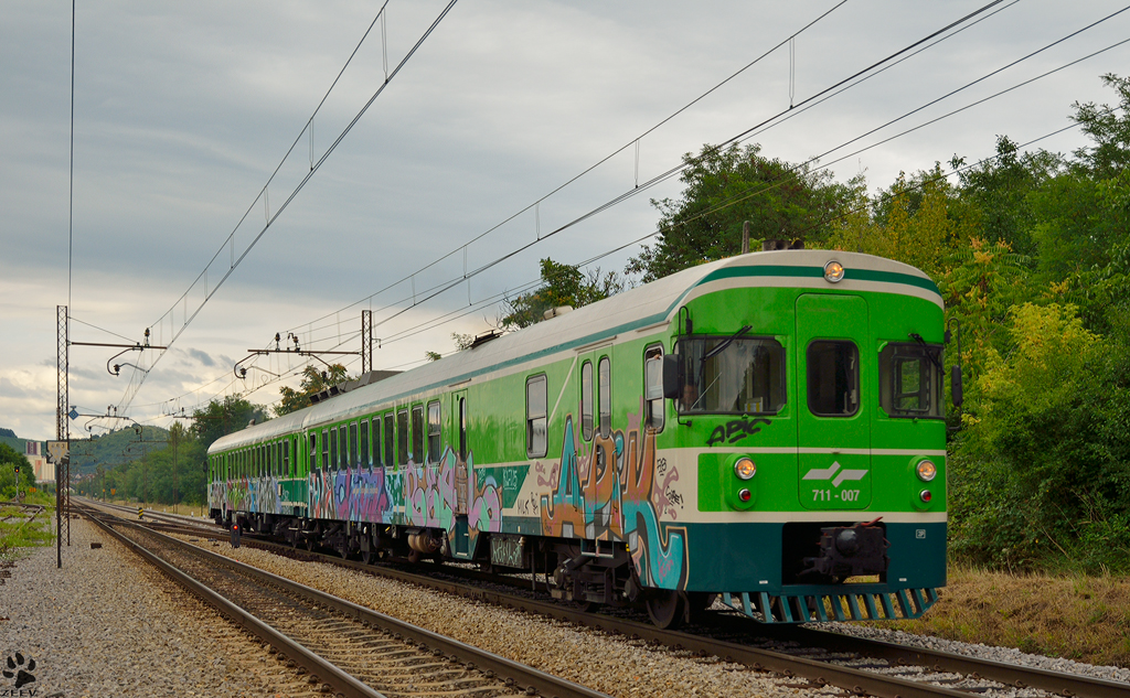 S 711-007 fhrt durch Maribor-Tabor Richtung Ormo. /12.7.2012