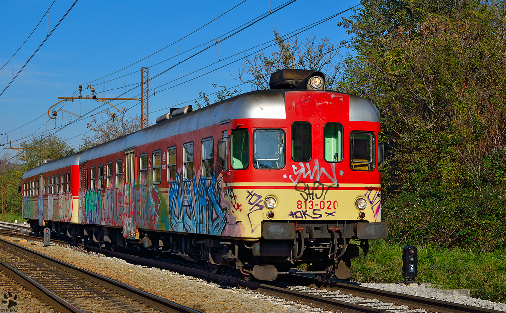 S 813-020 fhrt durch Maribor-Tabor Richtung Pragersko. /30.10.2012
