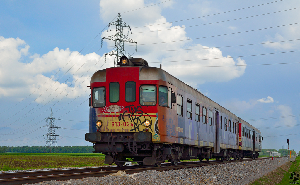 S 813-034 fhrt durch Cirkovce Richtung Pragersko. /8.5.2013