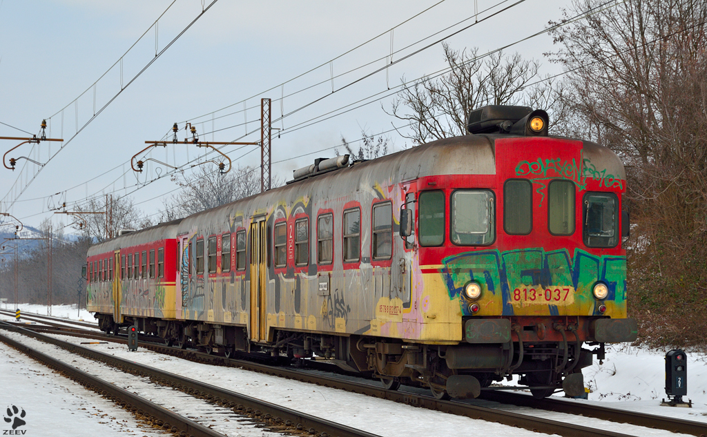 S 813-037 fhrt durch Maribor-Tabor Richtung Murska Sobota. /28.3.2013
