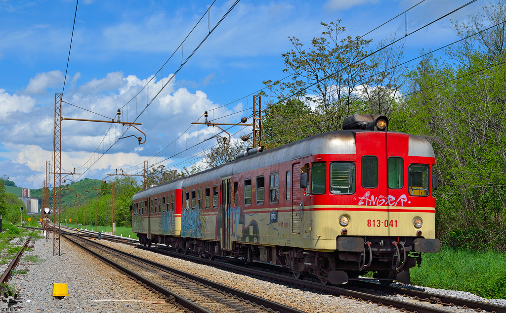 S 813-041 fhrt durch Maribor-Tabor Richtung Zidani Most. /3.5.2013