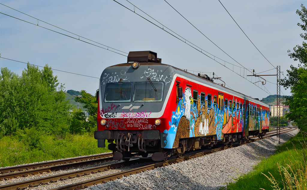 S 813-102 fhrt durch Maribor-Tabor Richtung Ormo. /14.6.2013