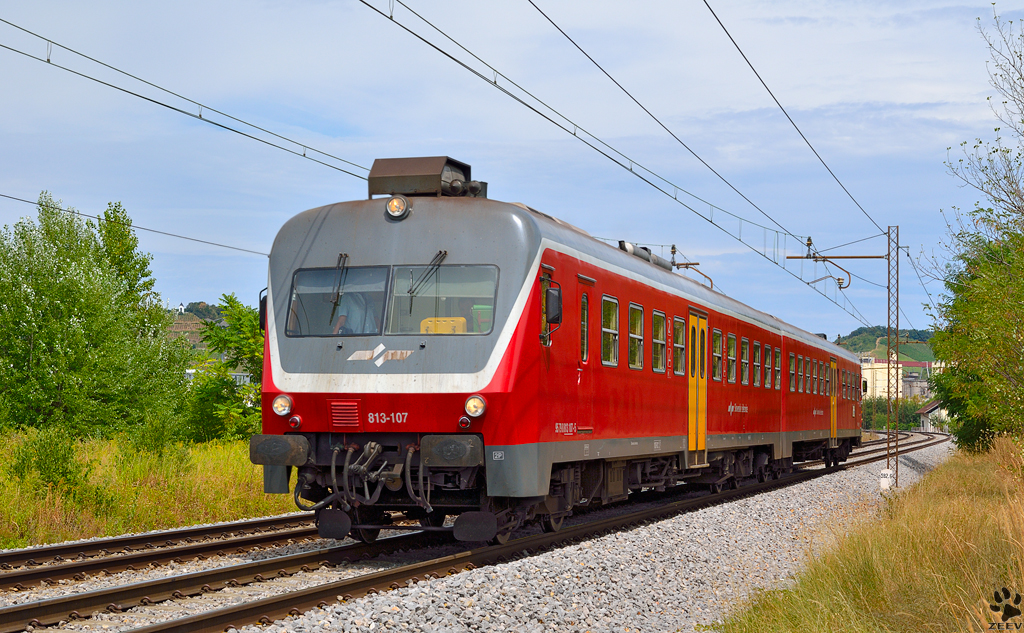 S 813-107 fhrt durch Maribor-Tabor Richtung Pragersko. /10.8.2013