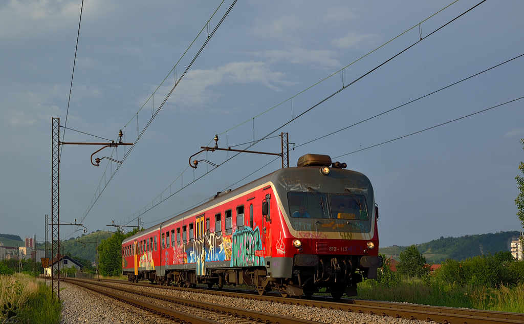S 813-115 fhrt durch Maribor-Tabor Richtung Pragersko. / 21.6.2012