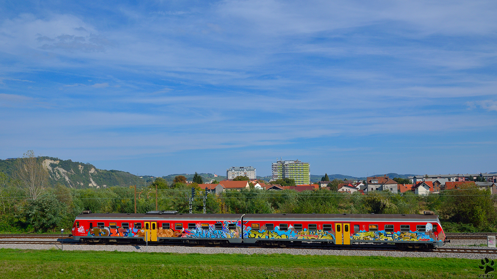 S 813-116 fhrt durch Maribor-Tabor Richtung Maribor Hauptbahnhof. /4.10.2012