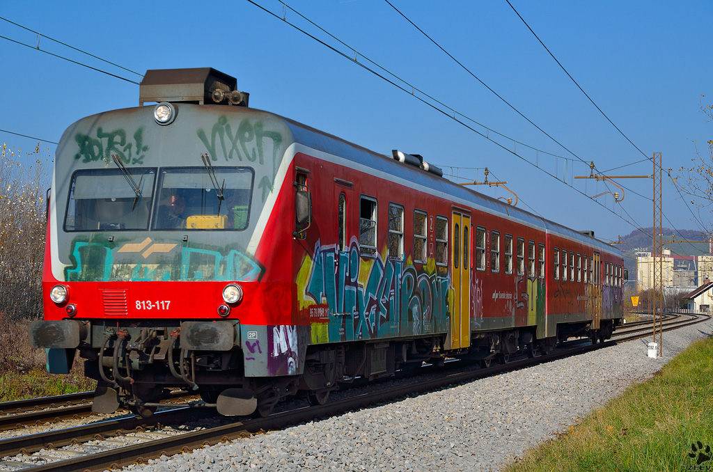 S 813-117 fhrt durch Maribor-Tabor Richtung Pragersko. /17.11.2012