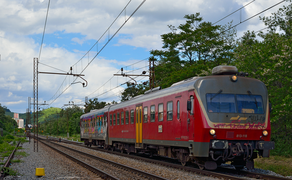 S 813-118 fhrt durch Maribor-Tabor Richtung Murska Sobota. /20.5.2013