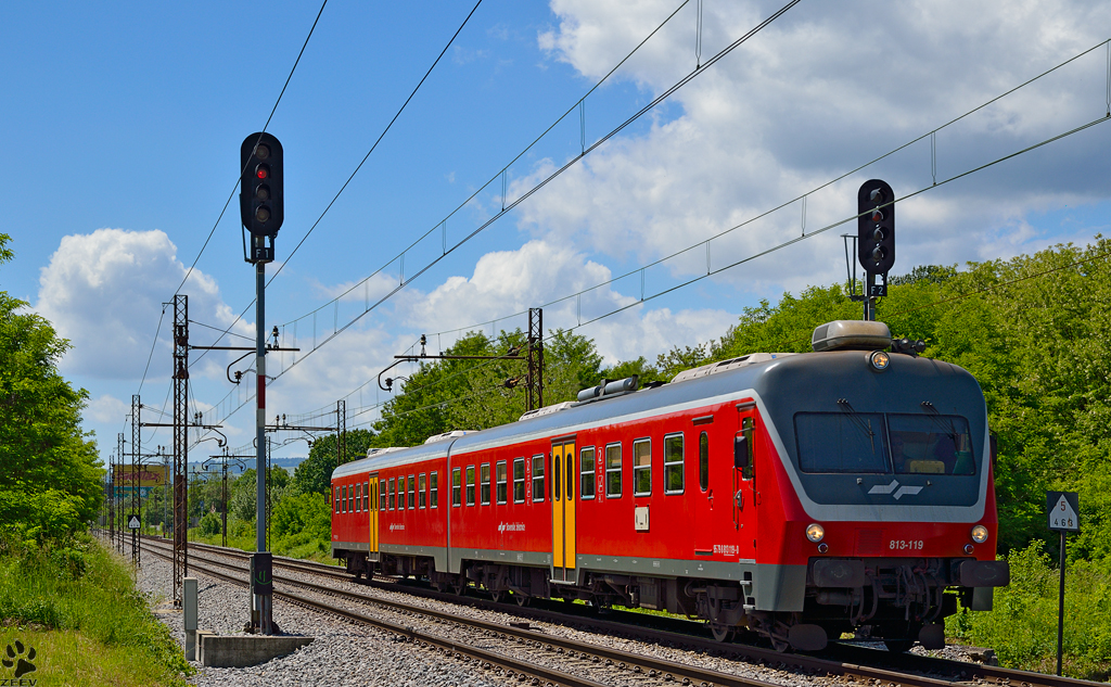 S 813-119 fhrt durch Maribor-Tabor Richtung Maribor Hauptbahnhof. /29.5.2013