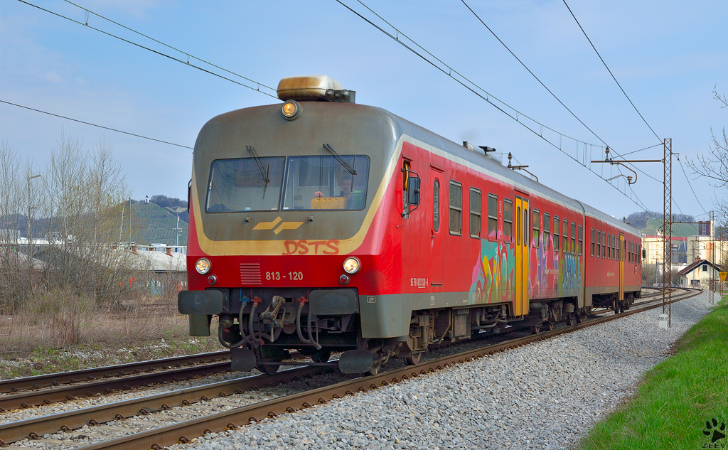 S 813-120 fhrt durch Maribor-Tabor Richtung Ormo. /16.4.2013