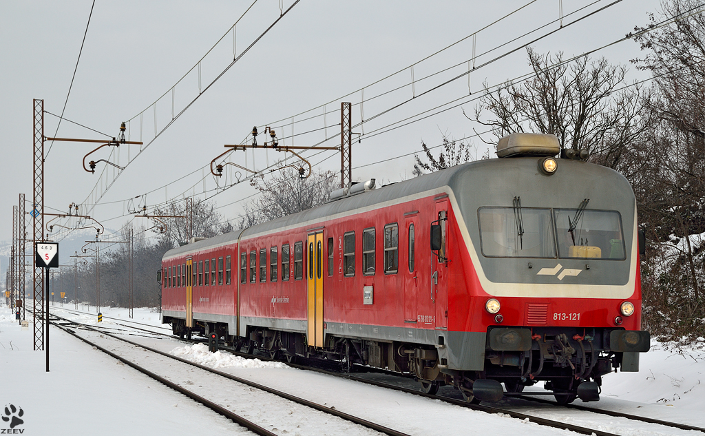 S 813-121 fhrt durch Maribor-Tabor Richtung Zidani Most. /15.2.2013