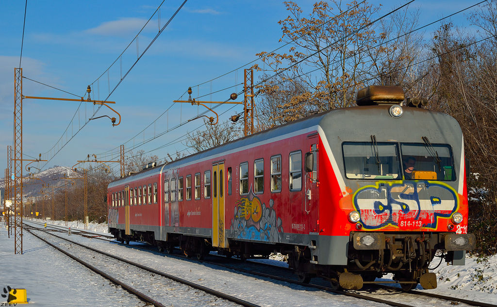 S 814-113 fhrt durch Maribor-Tabor Richtung Pragersko. /11.12.2012