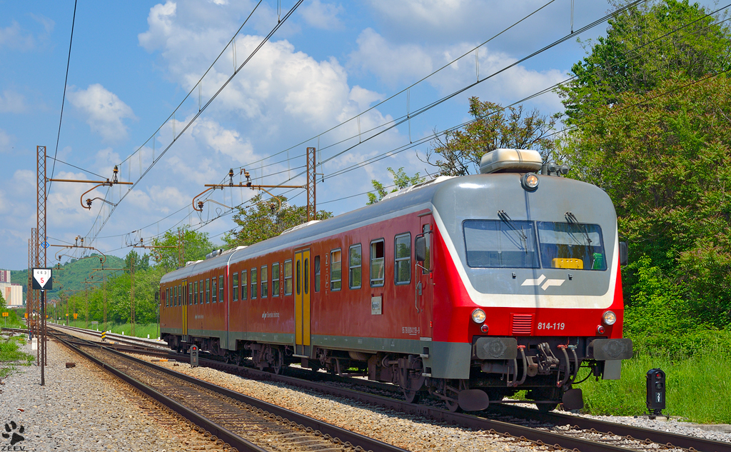 S 814-119 fhrt durch Maribor-Tabor Richtung Srediče. /9.5.2013