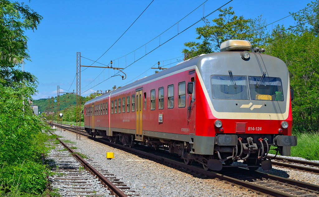 S 814-124 fhrt durch Maribor-Tabor Richtung Polčane. /14.5.2013