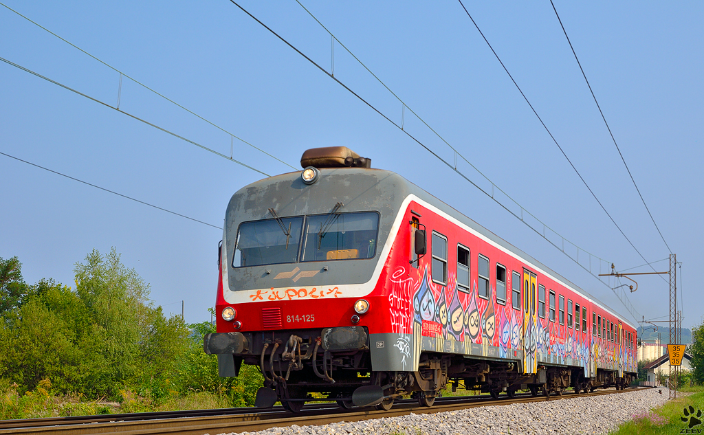 S 814-125 fhrt durch Maribor-Tabor Richtung Pragersko. /5.9.2012