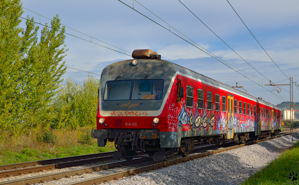 S 814-125 fhrt durch Maribor-Tabor Richtung Pragersko. /9.10.2012