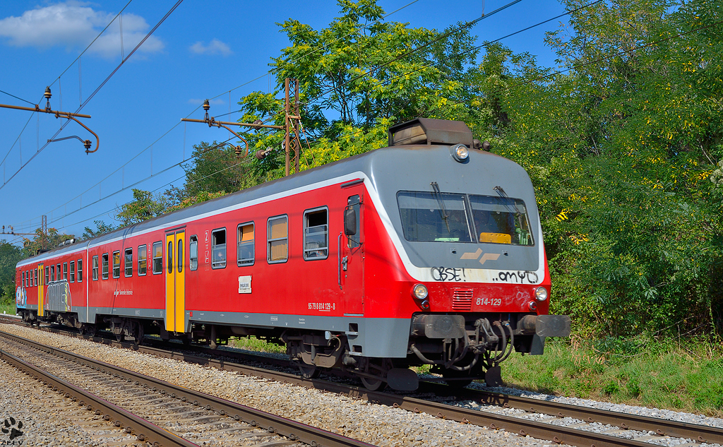S 814-129 fhrt durch Maribor-Tabor Richtung Poljčane. /8.8.2012