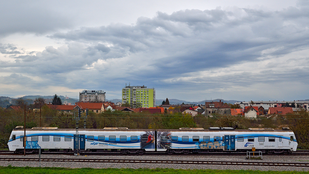 S� 814-130 f�hrt durch Maribor-Tabor Richtung Maribor Hauptbahnhof. /6.11.2012