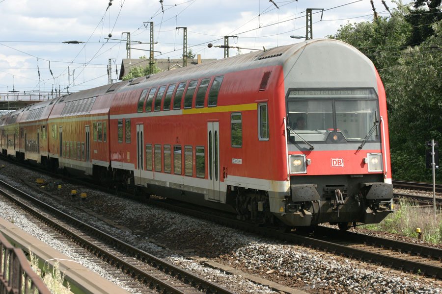 S-Bahn Dresden: S1 nach Meien-Triebischtal in Radebeul-Ost, 28.05.2006