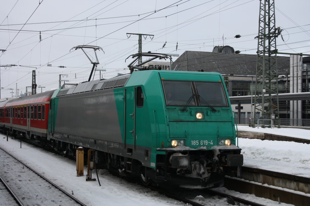 S-Bahn Ersatzverkehr in Nrnberg: 185 619-4 am 02.01.11 in Nrnberg Hbf