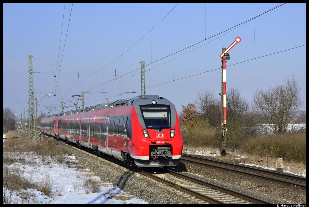 S-Bahn Nrnberg neu: 442 240 und ein weiterer Hamster nhern sich dem Bahnhof Eggolsheim am 1. Februar 2012.