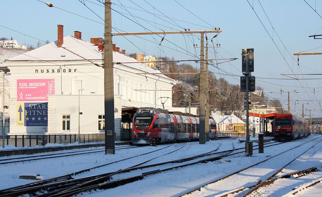 S-Bahnverkehr am Morgen des 24.01.2011 mit Talent und Wiesel als 
S 40-Verstrker in Wien Nudorf.