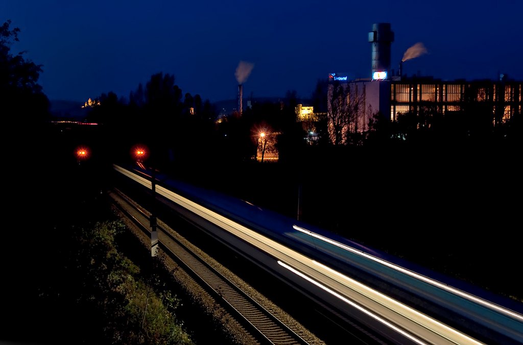 S - Bahnzug 26751 konnte am 27.10.2010 um 18:35 zwischen Korneuburg und der Haltestelle Bisamberg abgelichtet werden. 