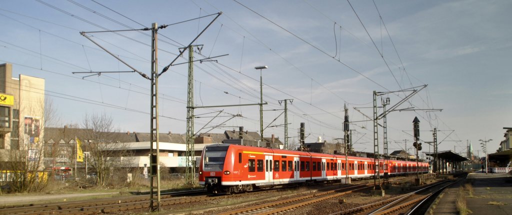 S-Bahnzug der BR 424 verlsst Lehrte am 27.03.2012.