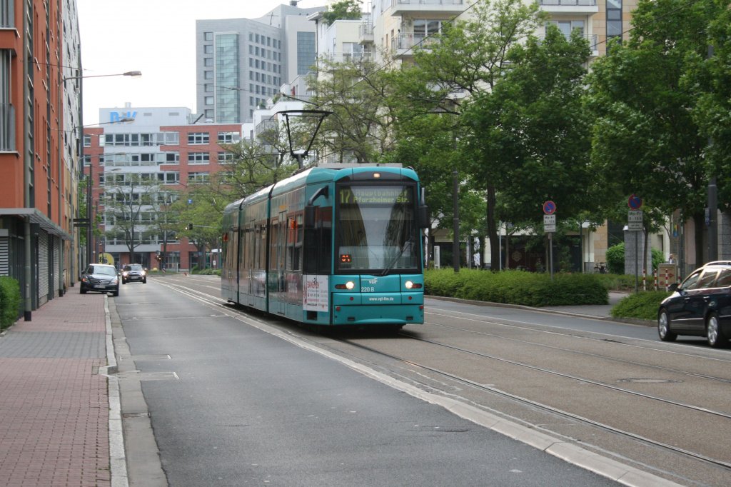 S-Wagen unterwegs zum Hauptbahnhof am 29.04.2011.