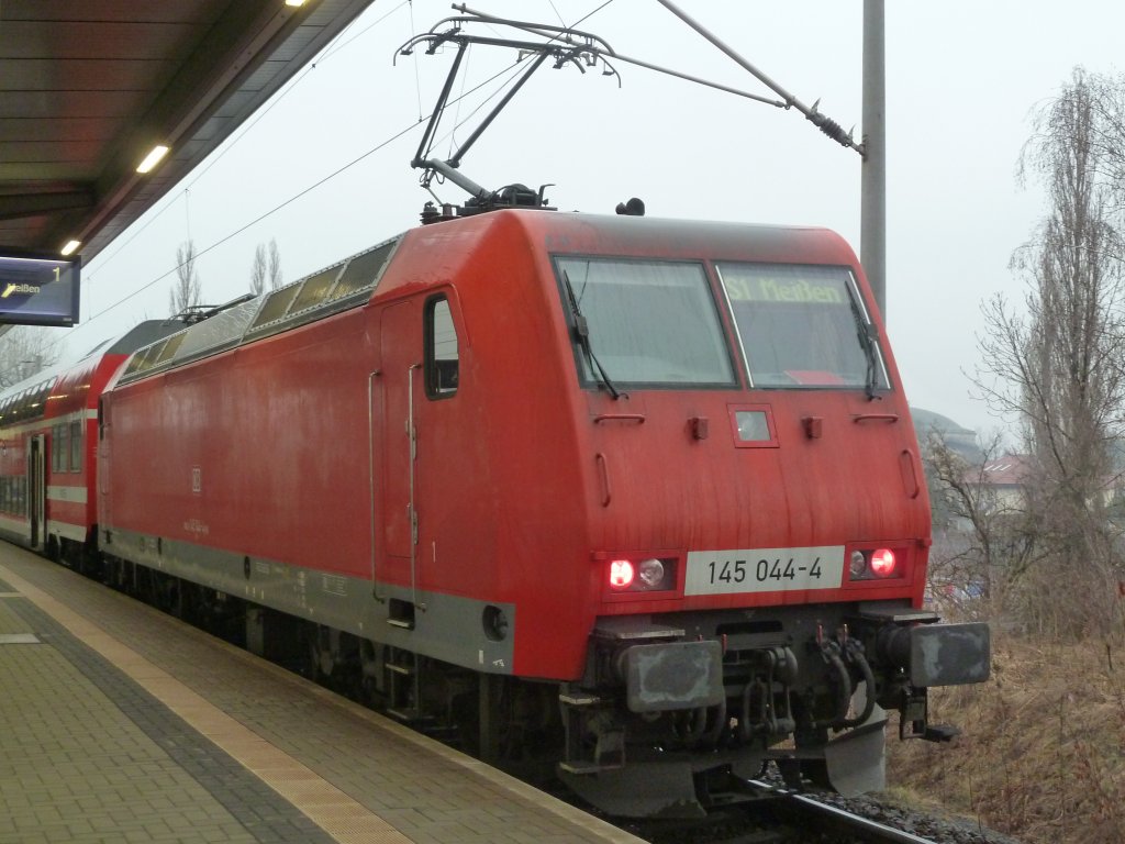 S1 145 044 nach Meissen bei tr�ben nassem Wetter in Dresden Reick.
17.03.11