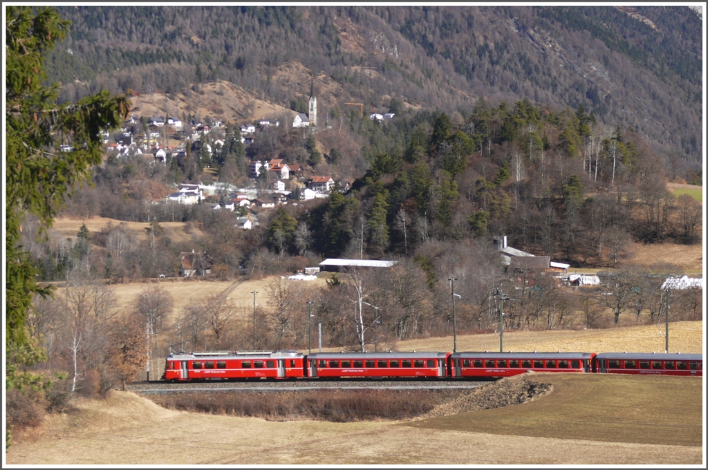 S1 1512 mit Tamins im Hintergrund. (09.02.2011)