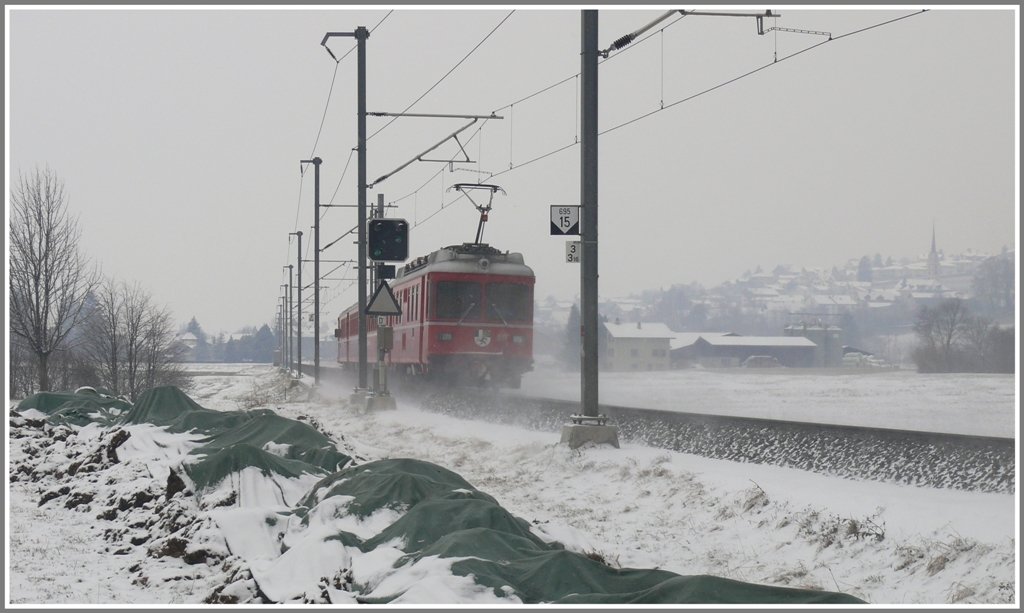 S1 1513 mit Be 4/4 511 Pendel zwischen Seewis-Valzeina und Malans. (11.03.2010)