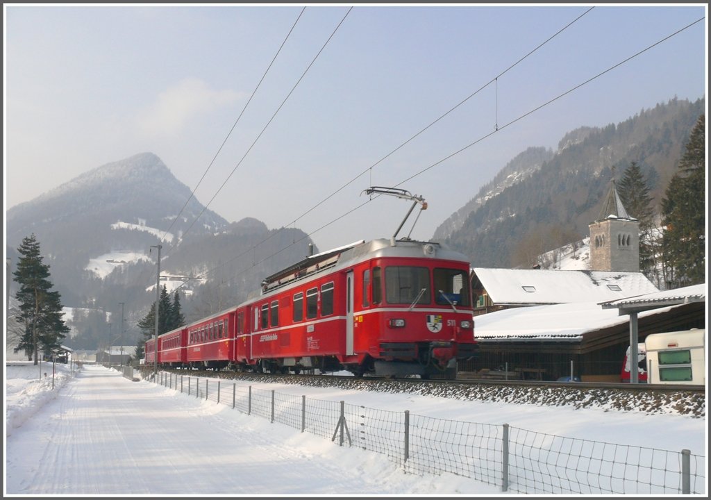 S1 1515 mit Be 4/4 511 bei Seewis-Pardisla. (12.02.2010)