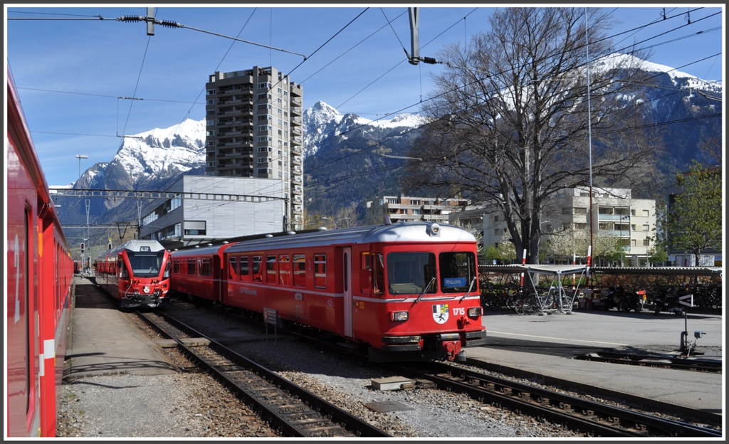 S1 1515 mit Be 4/4 Pendel nach Rhzns verlsst Landquart. Daneben befindet sich der Nachfolger ABe 4/16 3103 auf Schulungsfahrt. (21.04.2012)