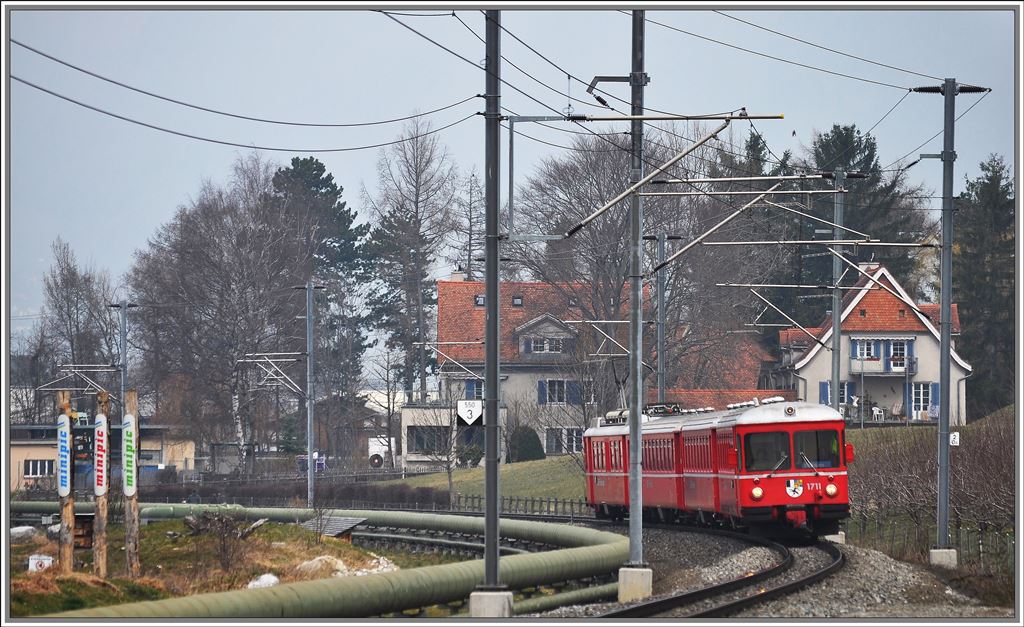 S1 1515 mit Steuerwagen 1711 nach Rhzns bei Igis. (24.03.2013)